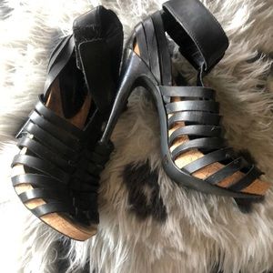 BCBG ladies peep toe, ankle strap sandals size 7-1/2